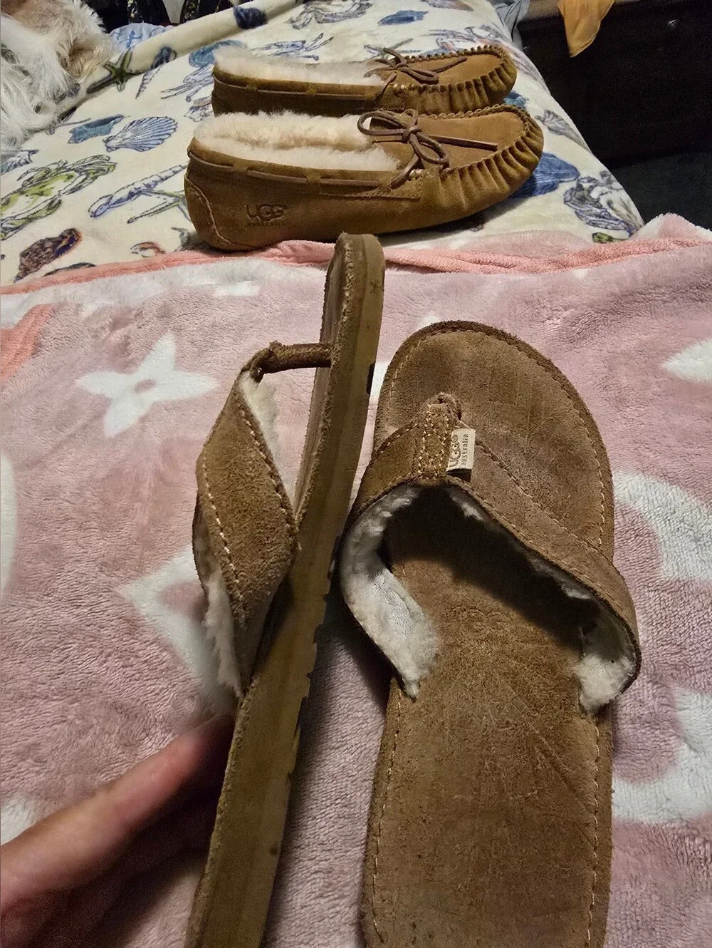 UGG Kids Brown Suede Shearling Flip-Flop Sandals 4